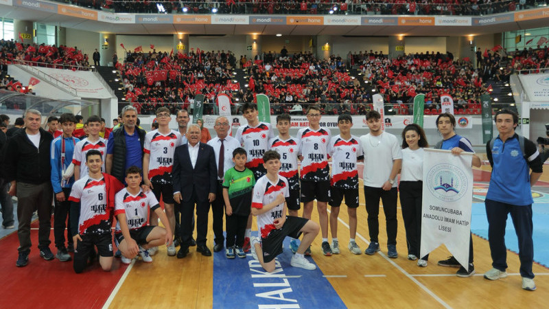  Büyükkılıç, Spor Oyunları Ödül Töreni’nde Gençlere Seslendi: “Başarıdan Başarıya Koşacaksınız”