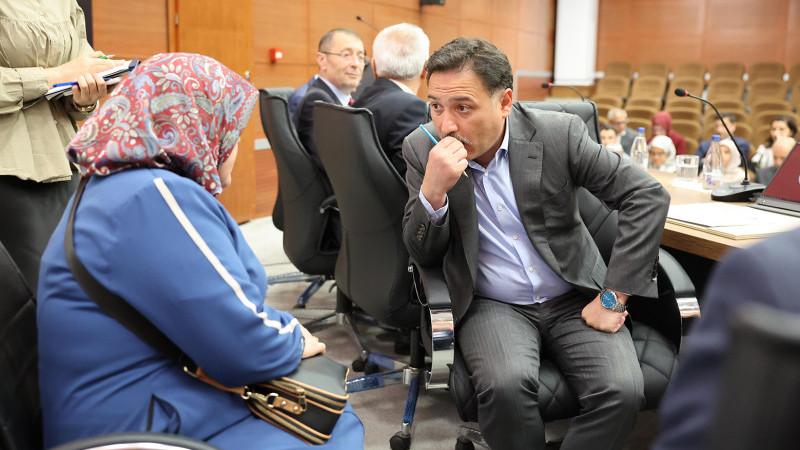 Vali Çiçek, Vatandaşlarla Bir Araya Gelmeye Devam Ediyor