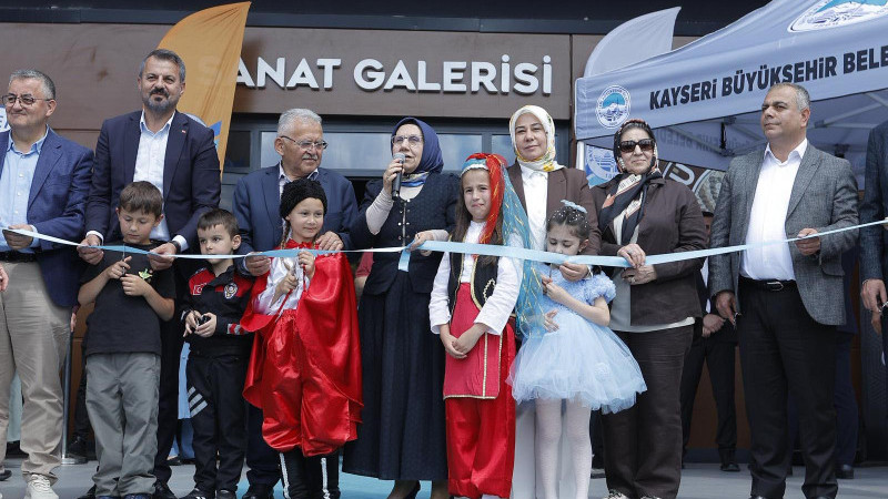 Büyükkılıç, Kaymek’in bin 200 Eserlik Yıl Sonu Sergisini Açtı