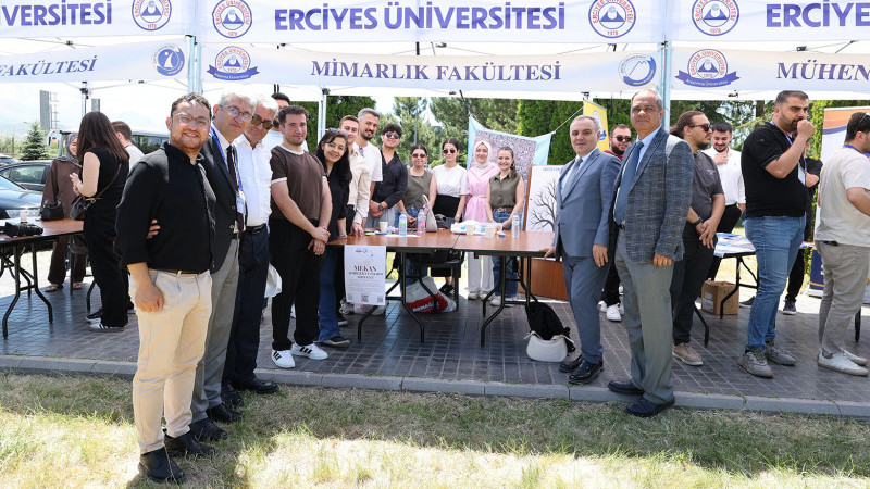ERÜ Mezunları Yeniden Kampüste Bir Araya Geldi