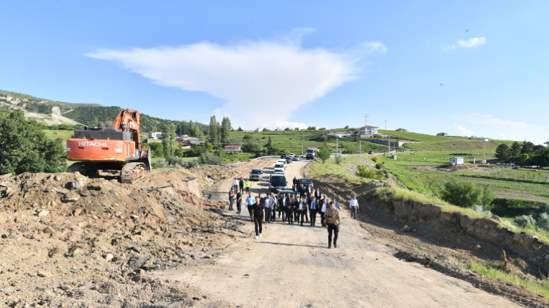 Felahiye Yolunda Hummalı Çalışma; Başkan Büyükkılıç Sahada