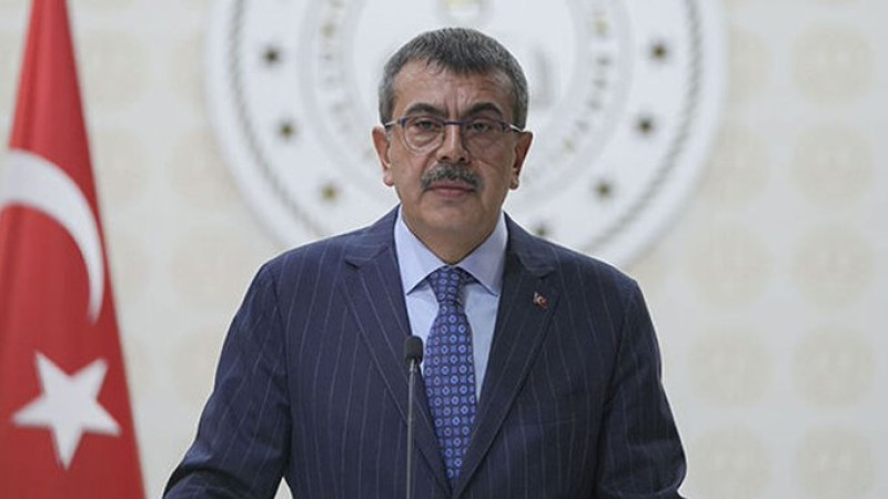 Sürekli değişen müfredatta kurtarmadı; Bakandan acı itiraf