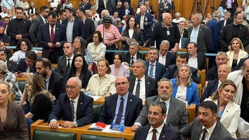 CHP grubu Özgür Özel başkanlığında toplandı