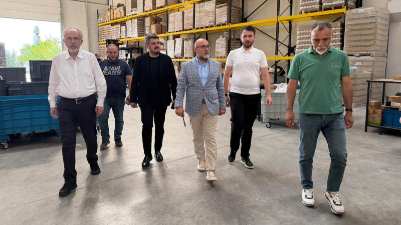AK Parti Kayseri Milletvekili Murat Cahit Cıngı'dan Auran Kozmetik'e Ziyaret