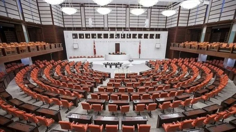 O isim AK Parti'ye katılırsa Meclis'te grup düşüyor