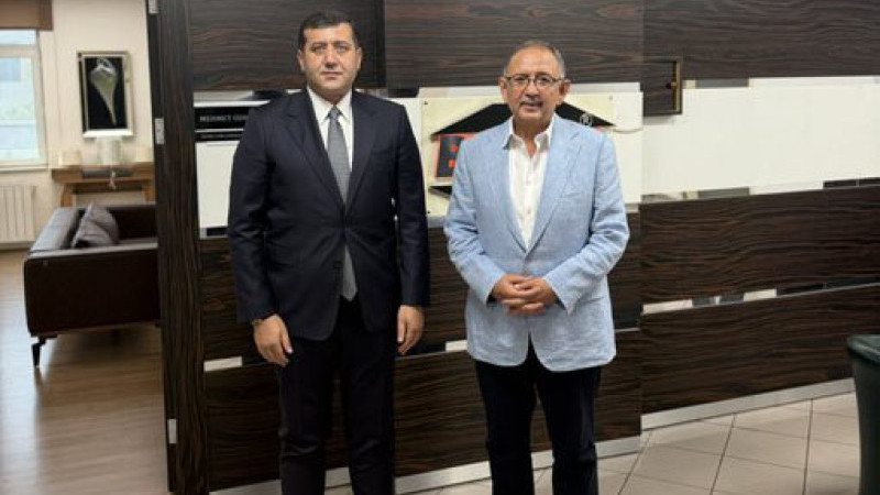 MHP’li vekilden eski bakana ziyaret