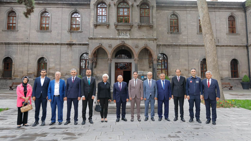 Başkan Büyükkılıç, Kayseri Kent Konseyi’nin Yeni Yönetimini Ağırladı