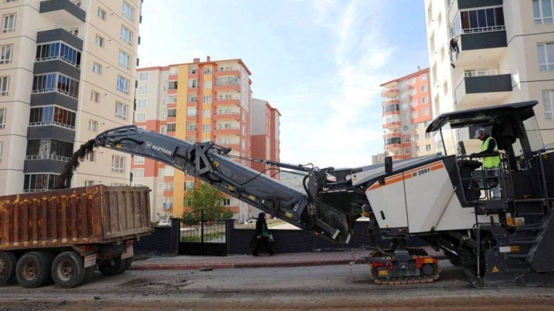 Kayseri’de İlk ve Tek Olan Asfalt Freze Aracı İle Asfalt Kazılıyor