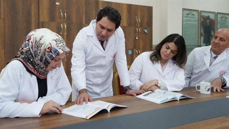 Öğretmen önlüğü değişiyor: MEB çerçeveyi belirledi