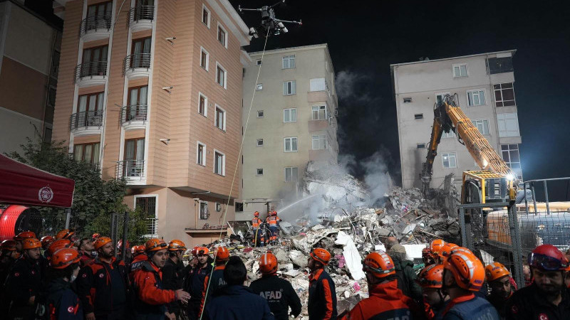 12 Kişi Enkazdan Çıkarıldı 3 Vatandaşımız Hayatını Kaybetti...