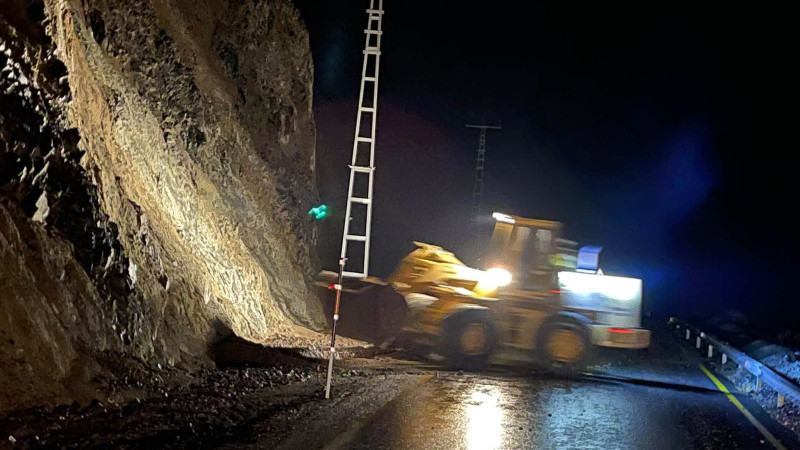 Sel nedeniyle kapanan Kapuzbaşı yolu açıldı