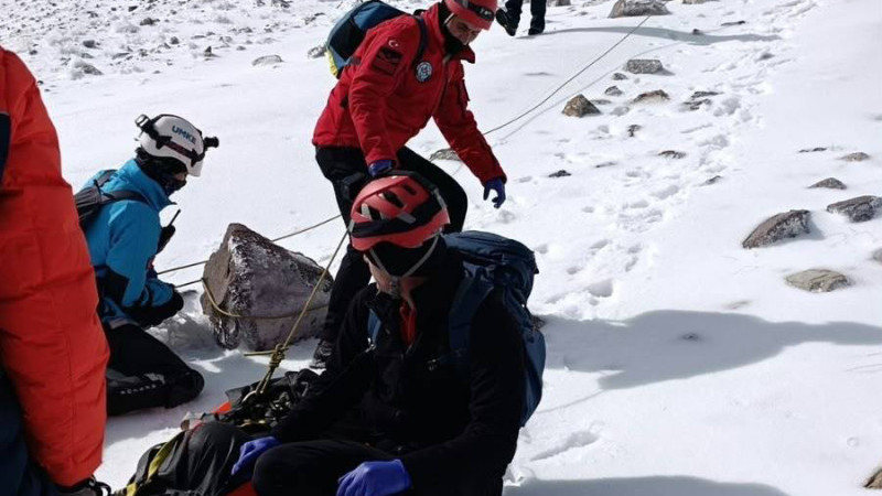 Erciyes’te kayalıktan düşen bir kişi hayatını kaybetti
