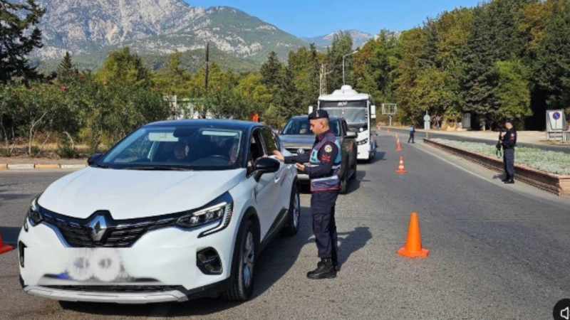 Türkiye geneli bütün illerde aranan şahıslara yönelik uygulama yapıldı