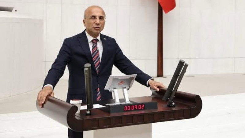 YENİ Partili Aşkın Genç; Sakarçiftliği Mahallesi’ndeki öğrencilerimizin güvenli ulaşımını artık yapın