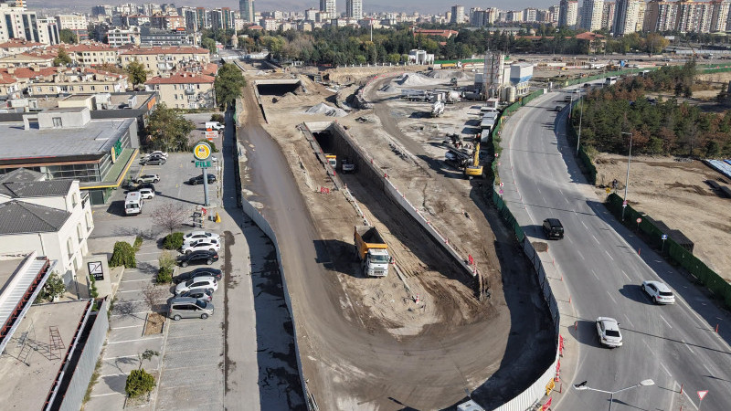 Büyükkılıç, erken saatlerde Kartal Katlı Kavşağı’ndaki Çalışmaları İnceledi