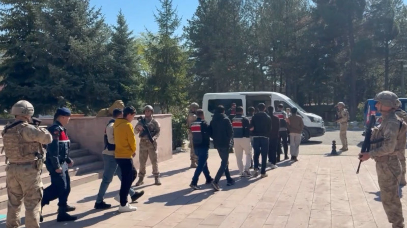 Kayseri’nin da aralarında bulunduğu 22 ilde DEAŞ operasyonu