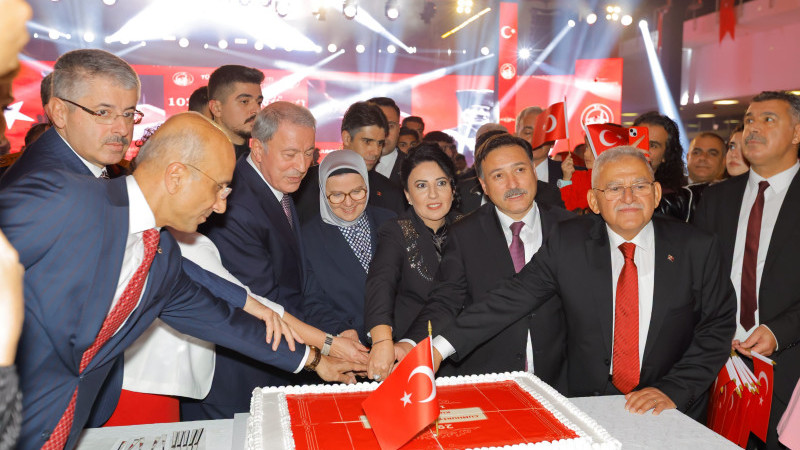 Büyükkılıç, Cumhuriyetin 103. yıl coşkusunu resepsiyonda paylaştı